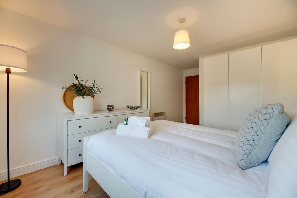 Bed, Photo of the whole room, Bedroom, wardrobe