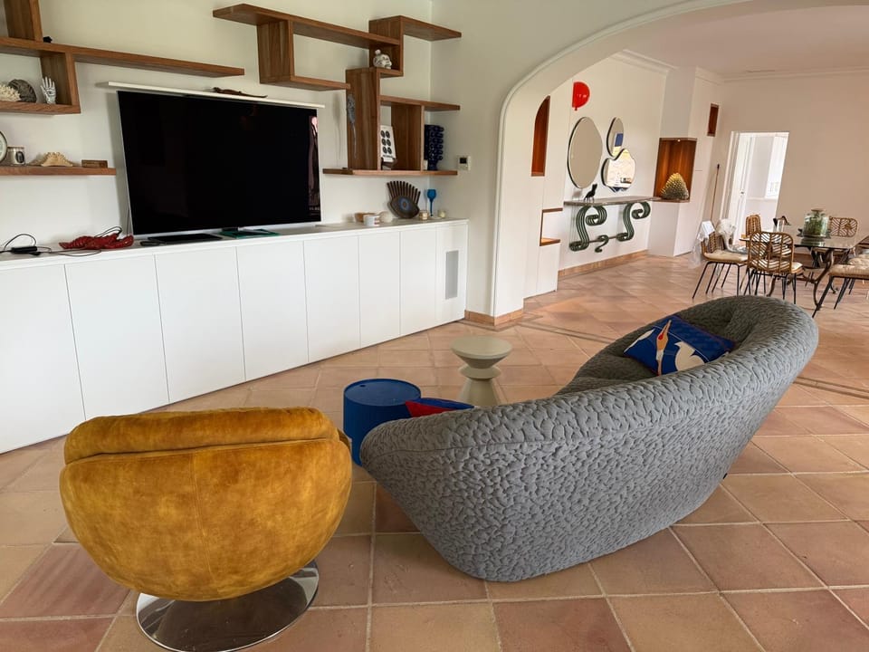Communal lounge/ TV room