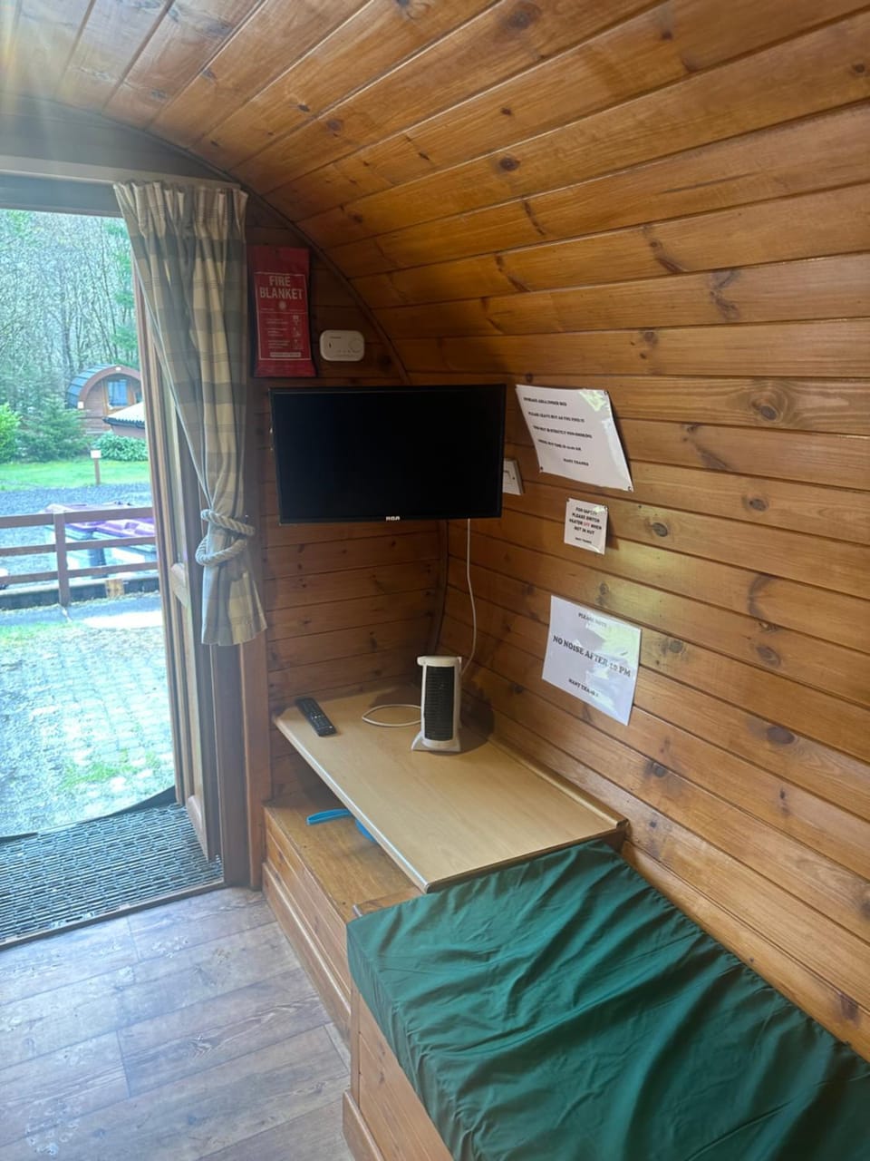 By The Way Campsite, Hobbit Hut, 2 Campground/ 
RV Resort in Tyndrum