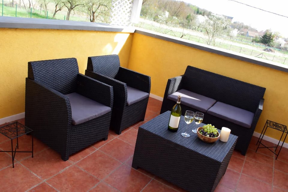 View (from property/room), Balcony/Terrace