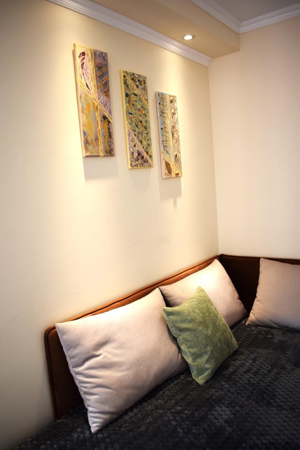 Bed, Living room