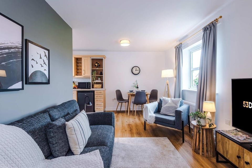 Communal lounge/ TV room, TV and multimedia, Living room, Seating area