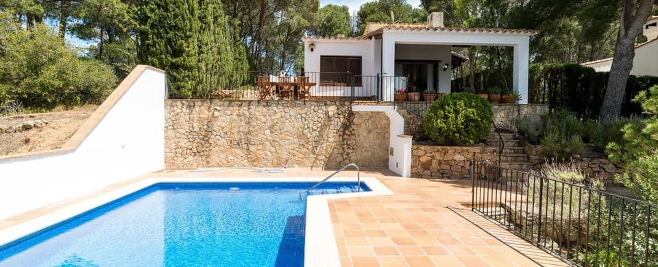 Property building, Garden, Garden, Garden view, Pool view, Swimming pool