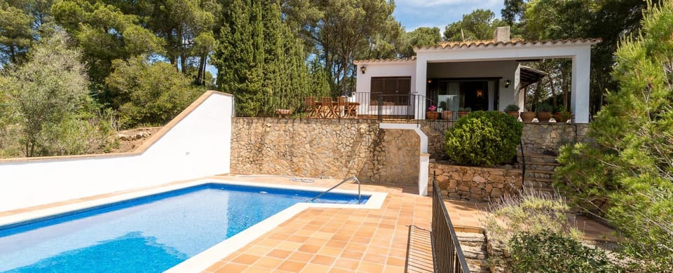Property building, Garden, Garden, Garden view, Pool view, Swimming pool