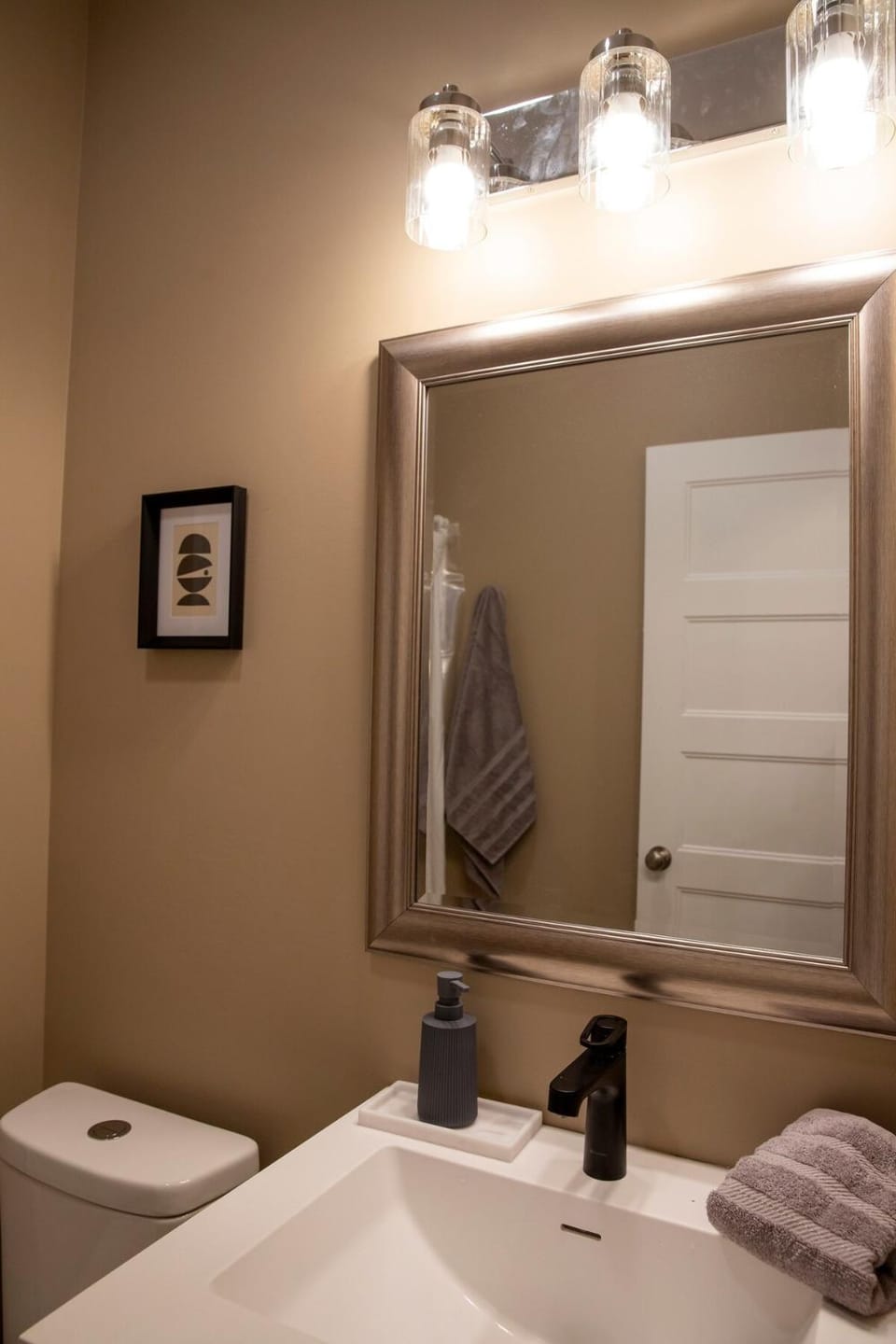 3Bed 2Bath, Walk to UE, New Reno, Parking & More! House in Evansville