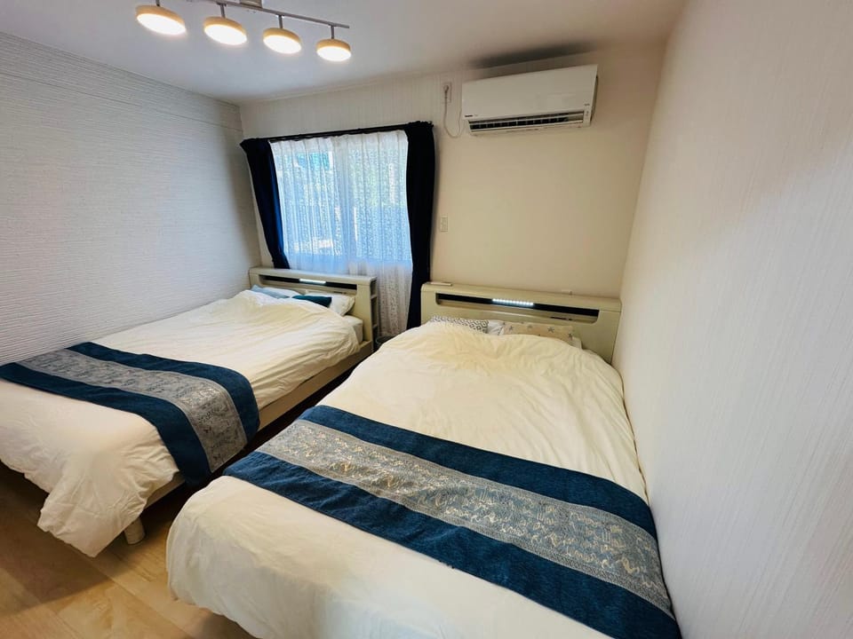 Bed, Photo of the whole room, Bedroom, air conditioner