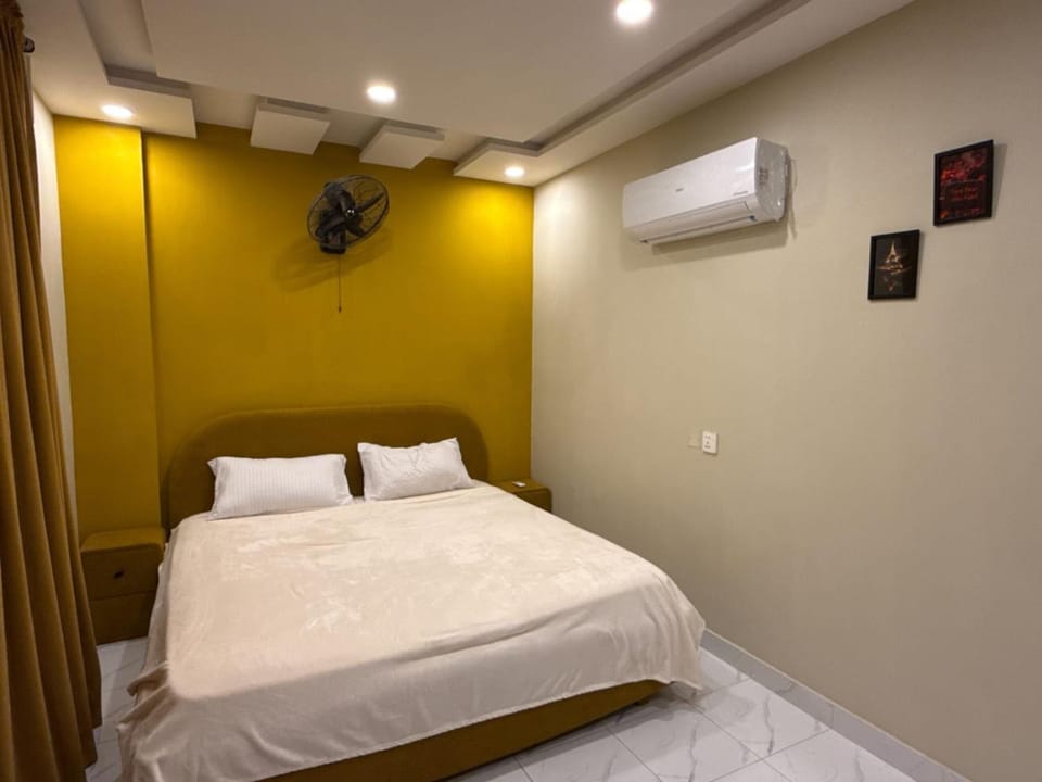 Bed, Bedroom, air conditioner