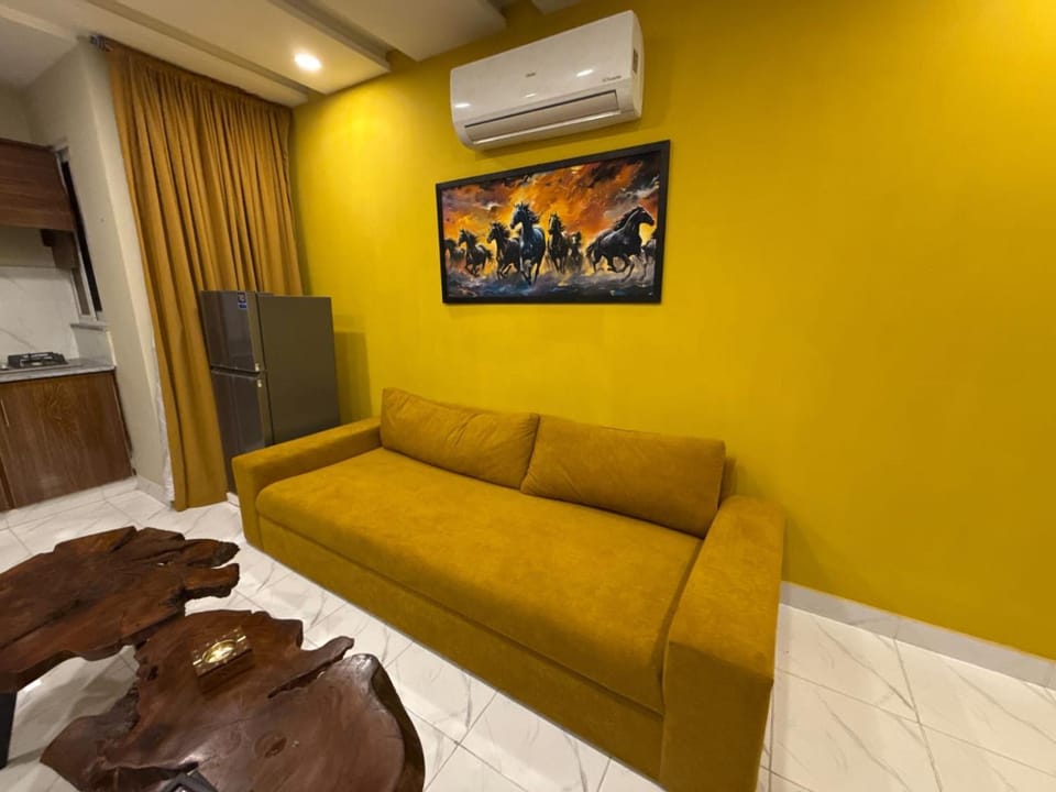 Living room, Seating area, Evening entertainment, air conditioner