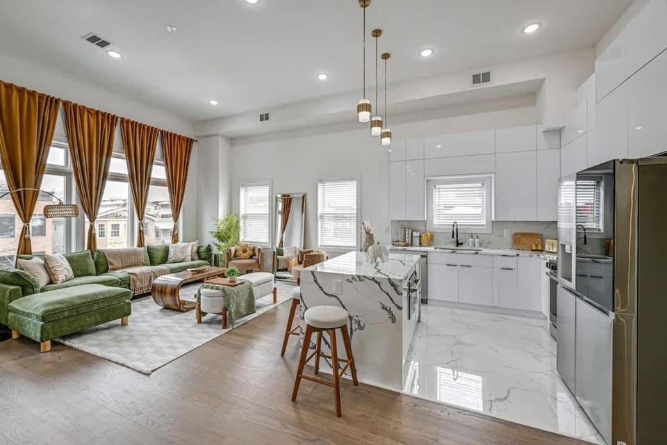 Luxury Rooftop Retreat Near NYC EWR MetLife House in Secaucus