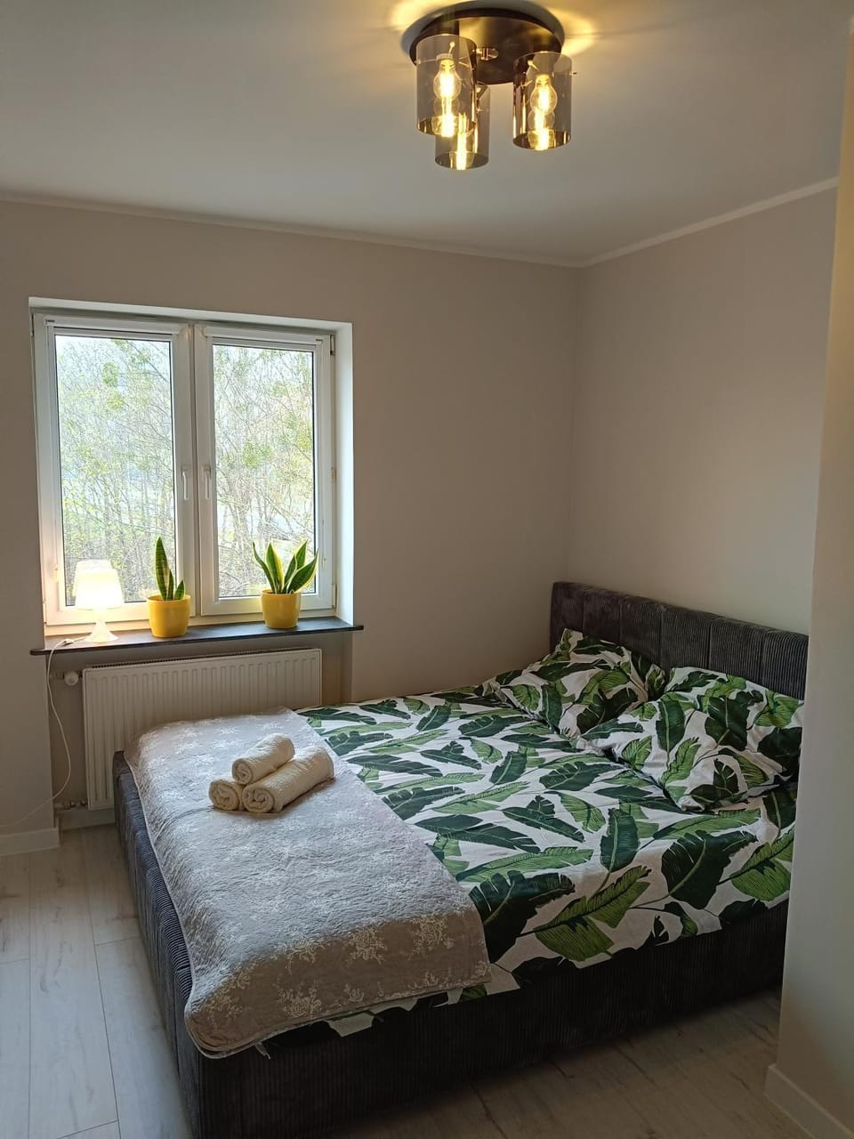 Bed, Bedroom, towels