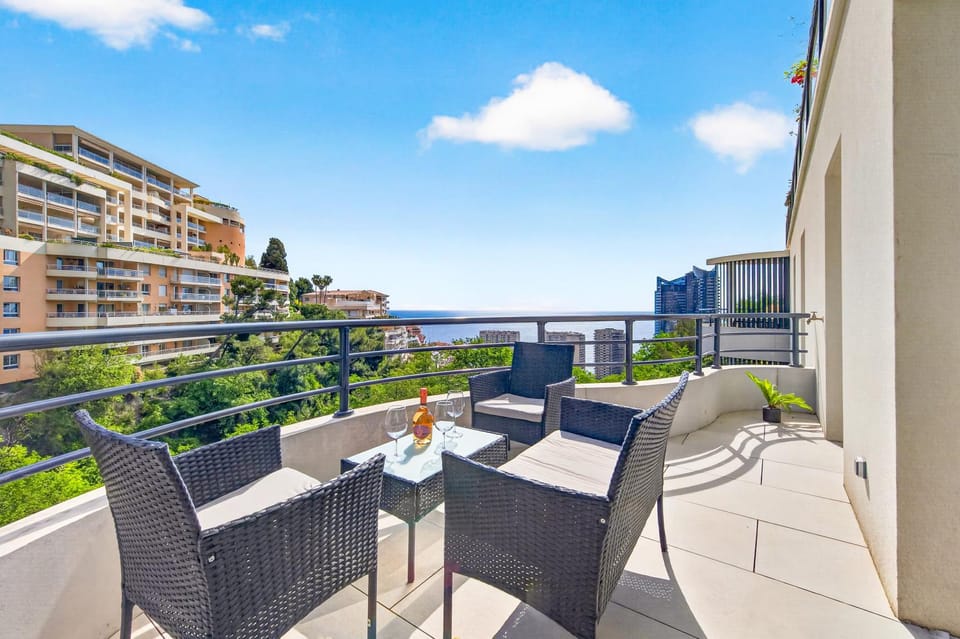 View (from property/room), Balcony/Terrace, Dining area, Sea view