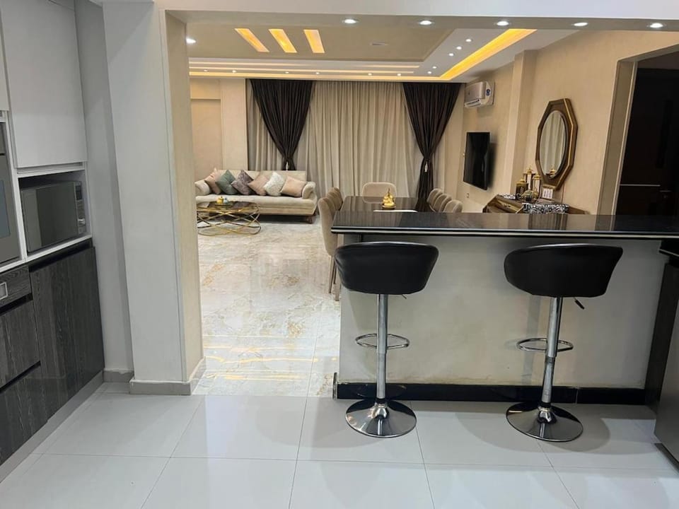 Modern Luxury Apartment near Concord Plaza 20 min to airport Apartment in New Cairo City