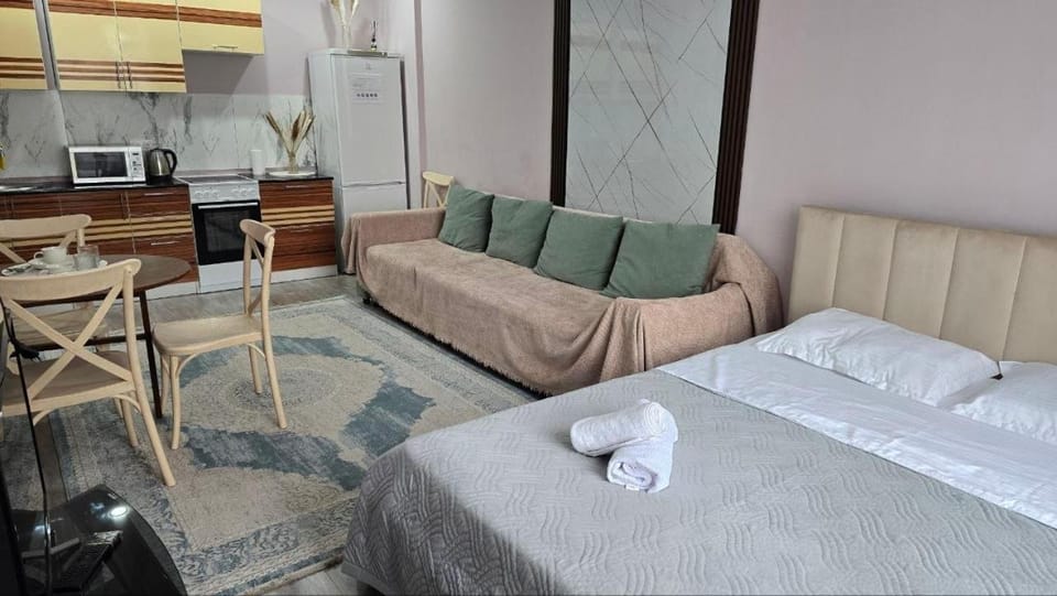 Bed, TV and multimedia, microwave
