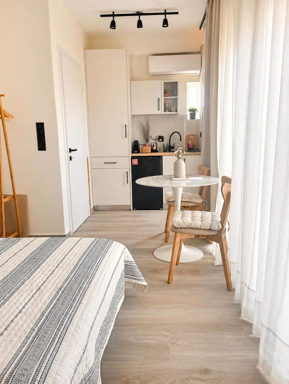 Calyra Studio in Trikala - Near Hospital Bed and Breakfast in Trikala