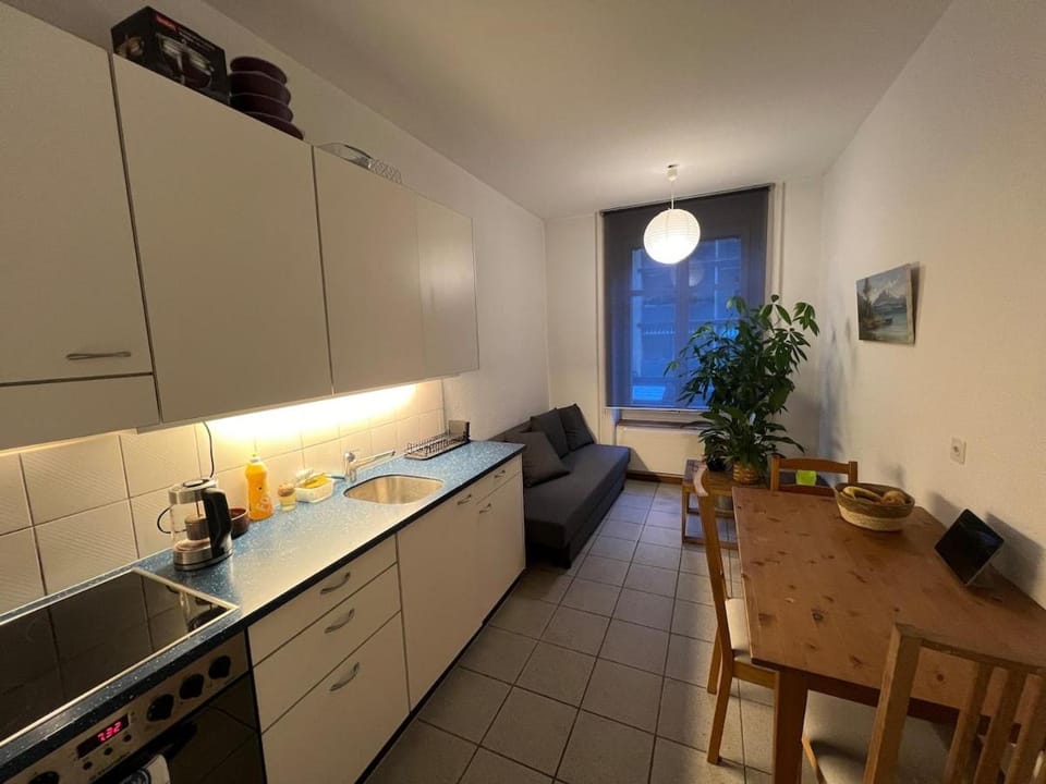 Kitchen or kitchenette, Seating area, Dining area, oven, stove