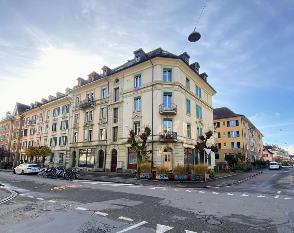 Property building, Facade/entrance