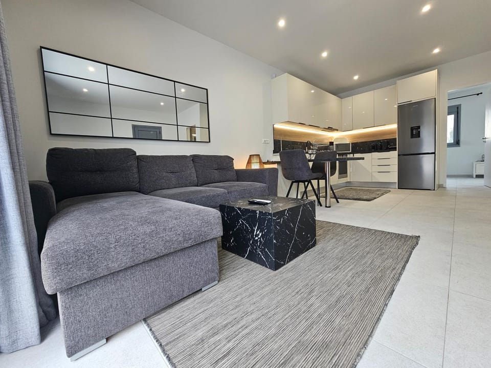 Kitchen or kitchenette, Living room, Seating area, Dining area, oven, stove