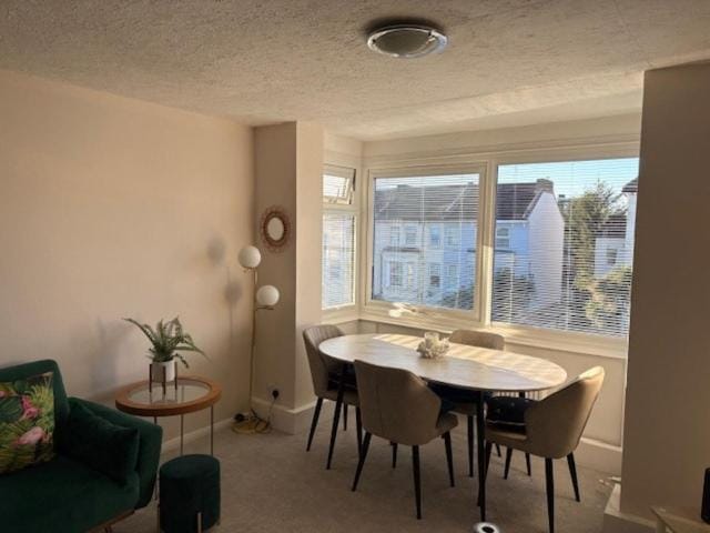 8 The Lodge - sunny & spacious 2 bed apartment with garage Apartment in Portsmouth