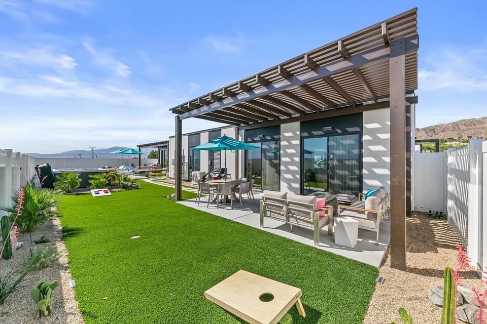 Desert Skies Modernist Villa with Pool, Spa & Casita House in Desert Hot Springs