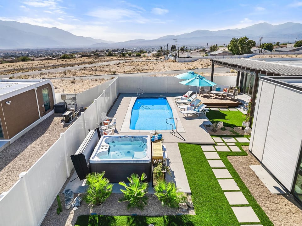 Desert Skies Modernist Villa with Pool, Spa & Casita House in Desert Hot Springs