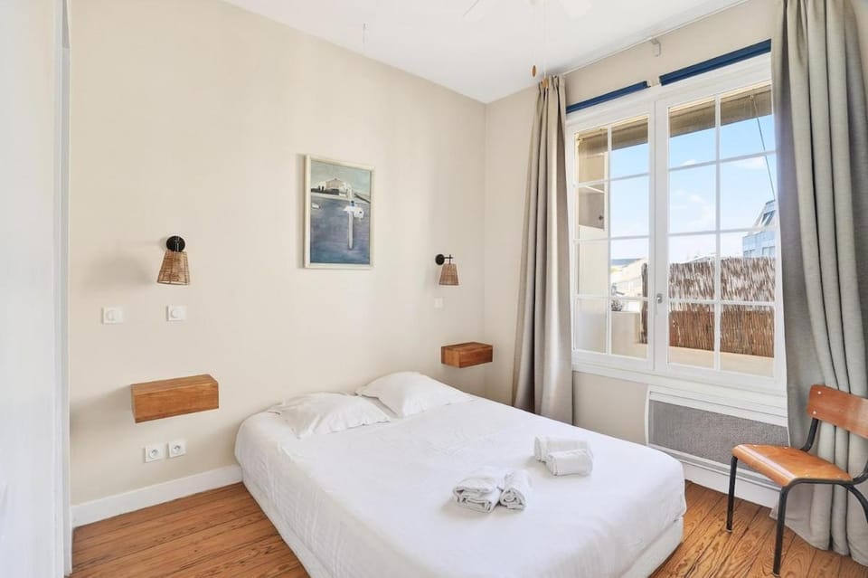 Spacious 2BR flat with balcony - historic center Apartment in Bordeaux
