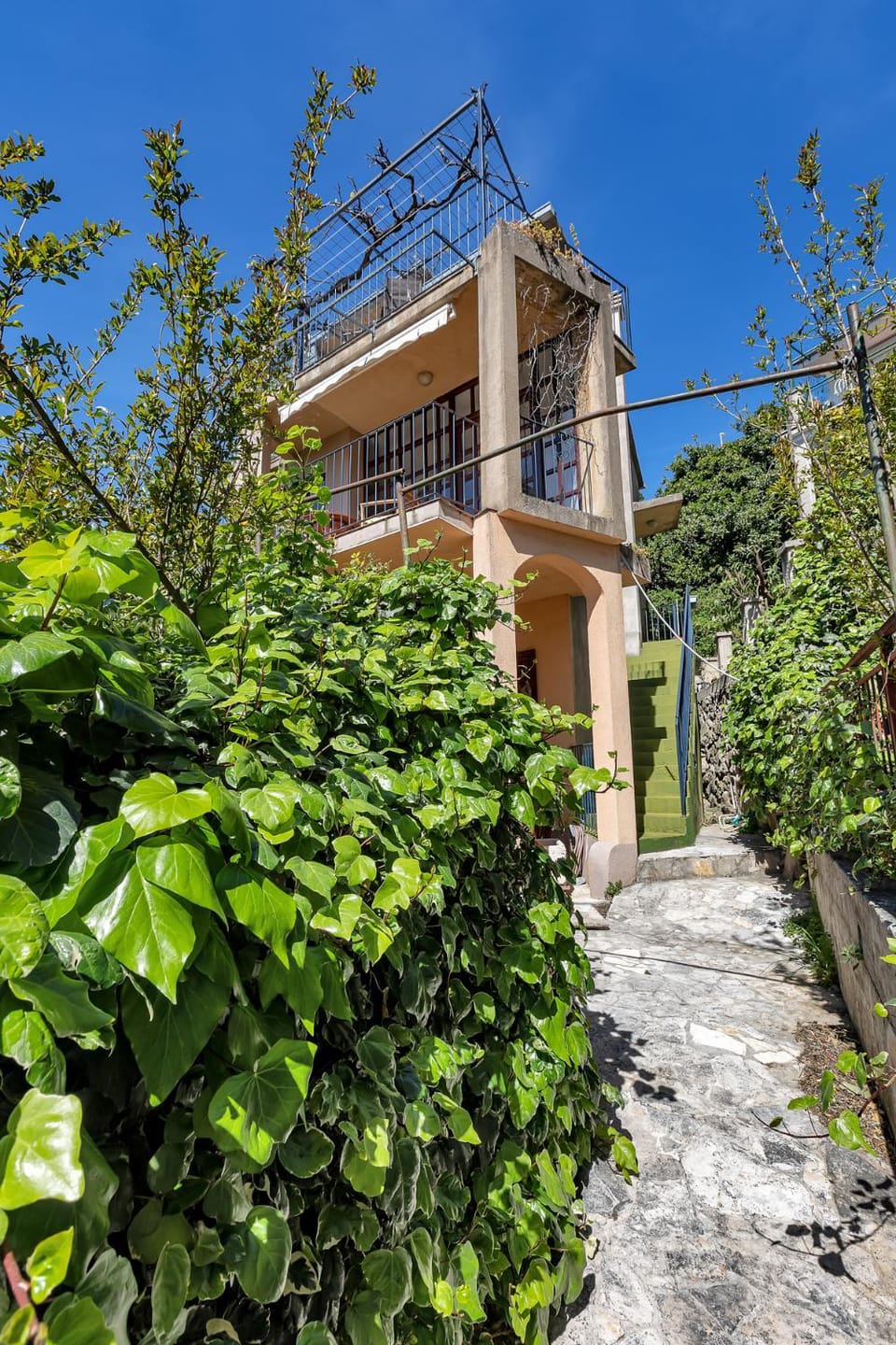 Property building, Spring, Day, Garden