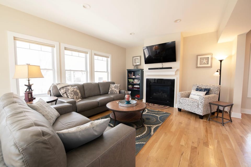 5 Bedroom with Ping Pong & Close to Park House in South Haven
