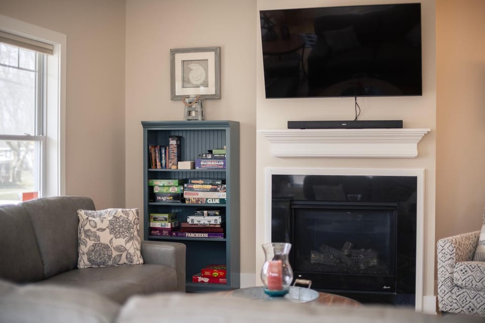 5 Bedroom with Ping Pong & Close to Park House in South Haven