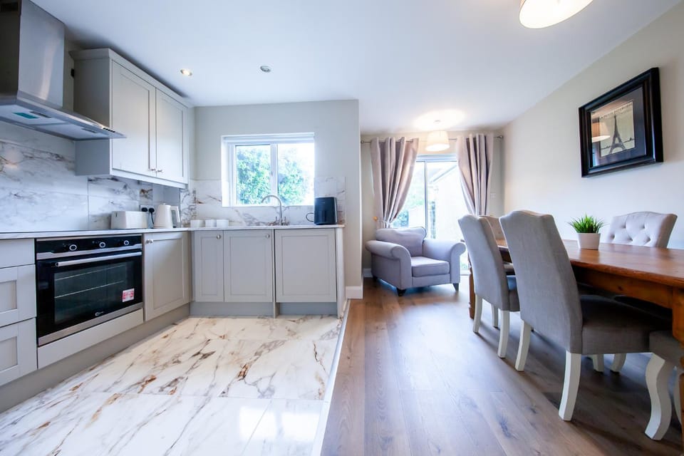 Kitchen or kitchenette, oven, stove