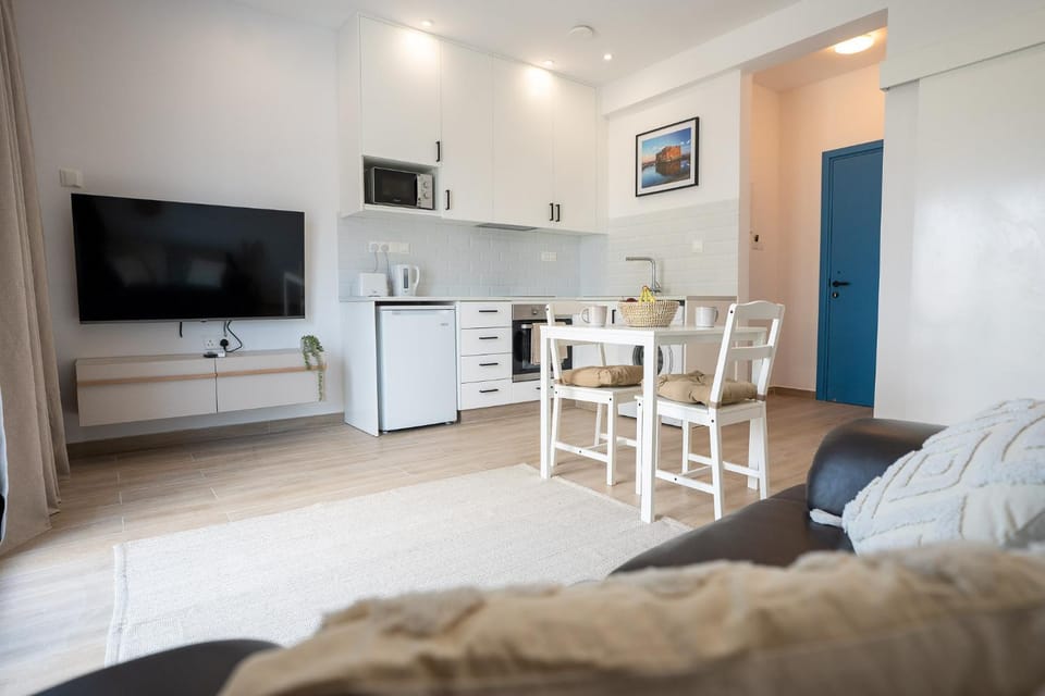 TV and multimedia, Kitchen or kitchenette, Seating area, Dining area, minibar, oven, toaster