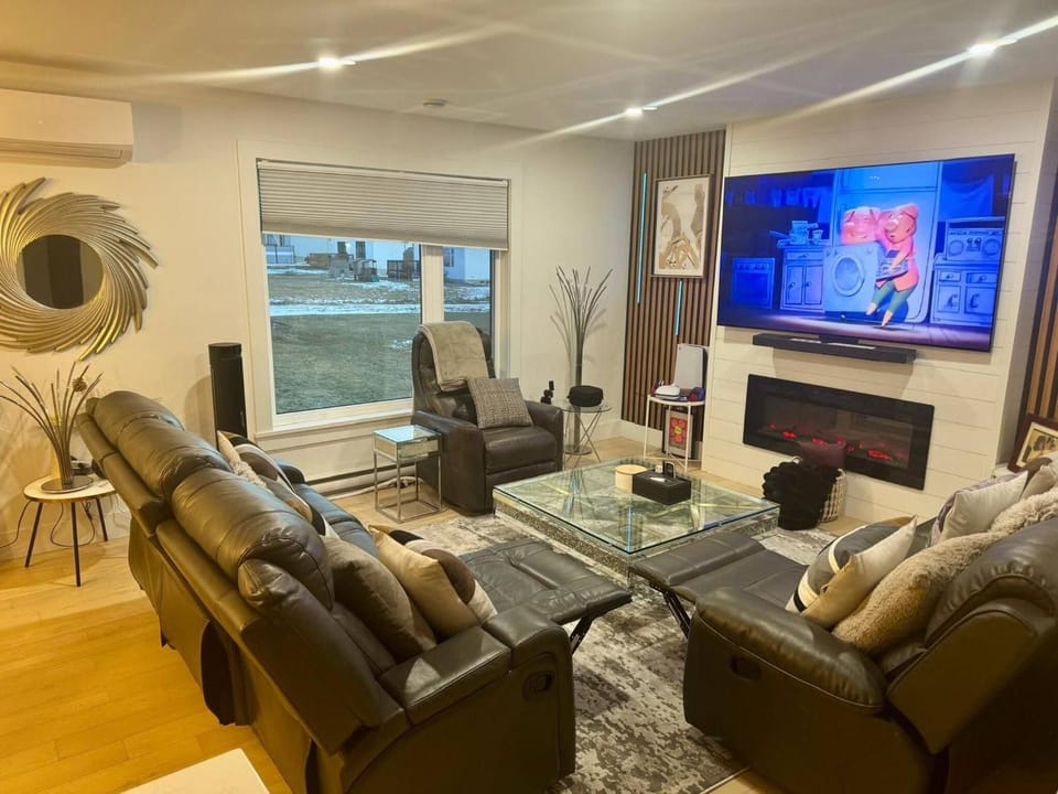 Communal lounge/ TV room, TV and multimedia, Living room