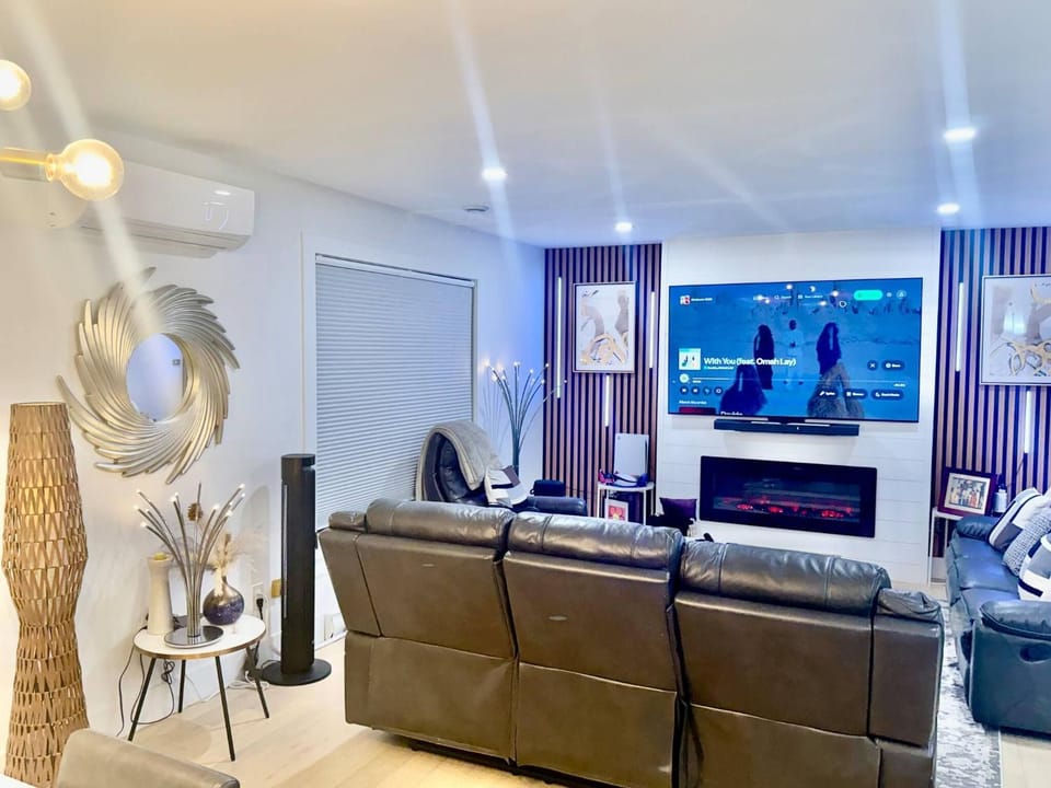 Communal lounge/ TV room, TV and multimedia, Living room
