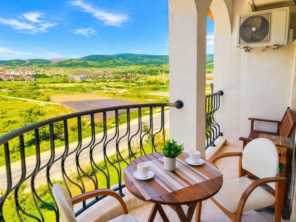 Patio, Balcony/Terrace, Balcony/Terrace, Mountain view