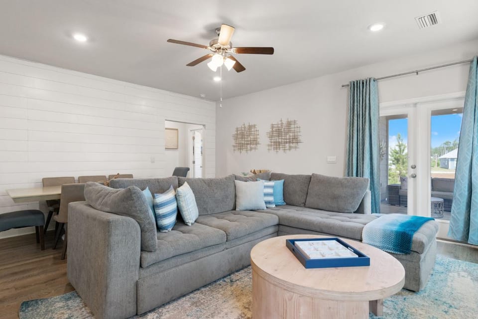 Living room, Decorative detail, Seating area, Dining area