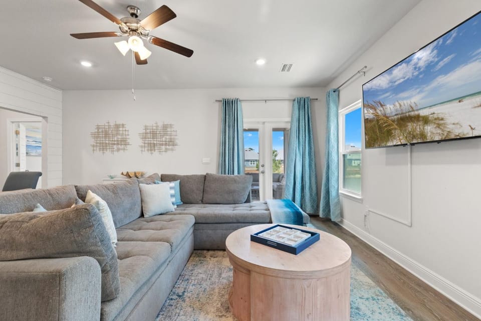 TV and multimedia, Living room, Decorative detail, Seating area