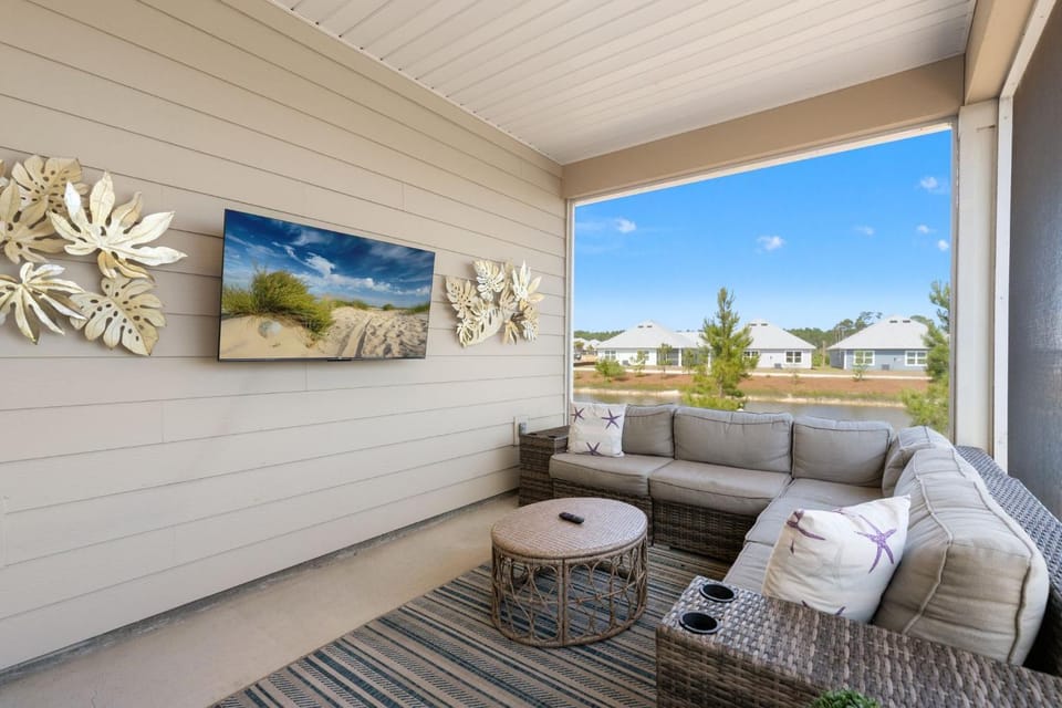 Patio, TV and multimedia, View (from property/room), Seating area