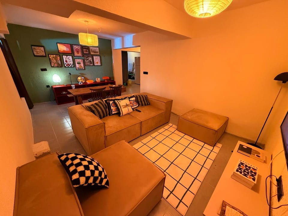 Communal lounge/ TV room, TV and multimedia, Living room, Seating area, Evening entertainment