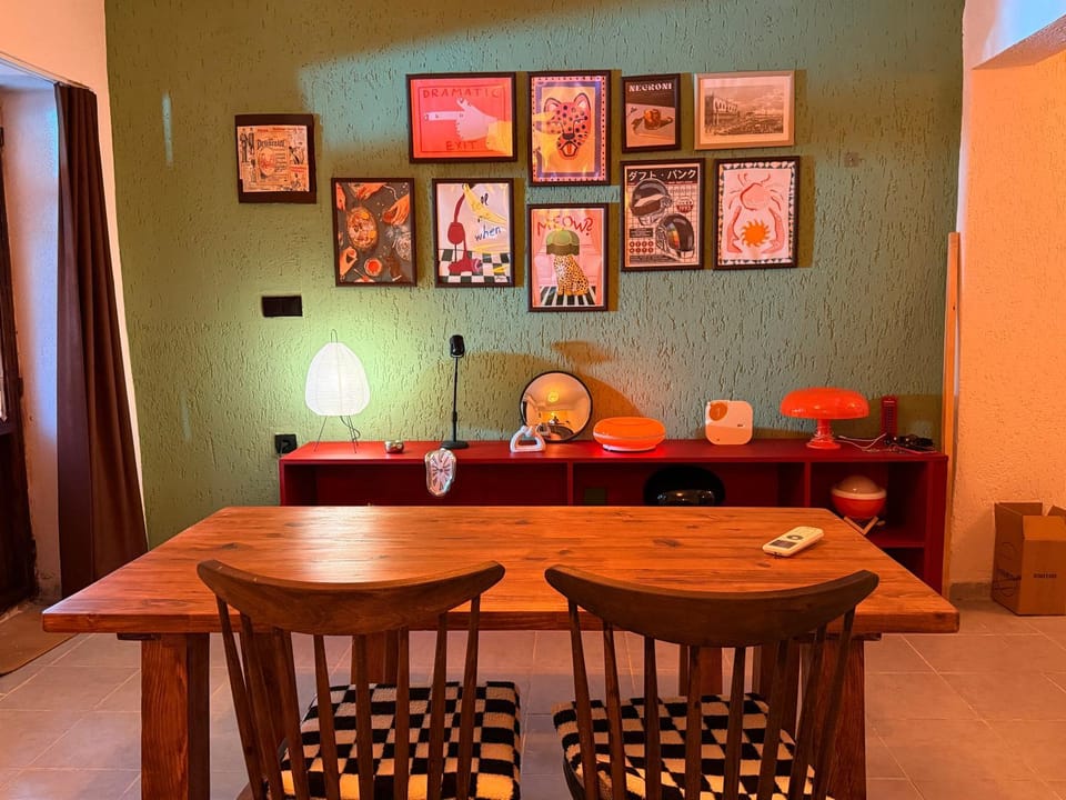 Seating area, Dining area