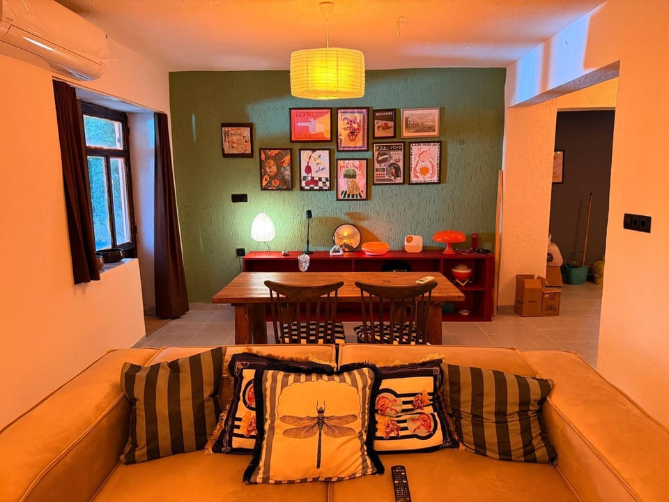 Living room, Seating area, Dining area
