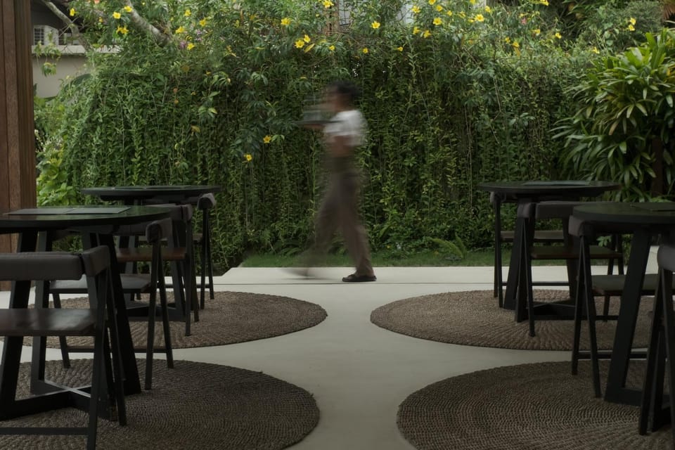 Staff, Restaurant/places to eat, Restaurant/places to eat, Breakfast