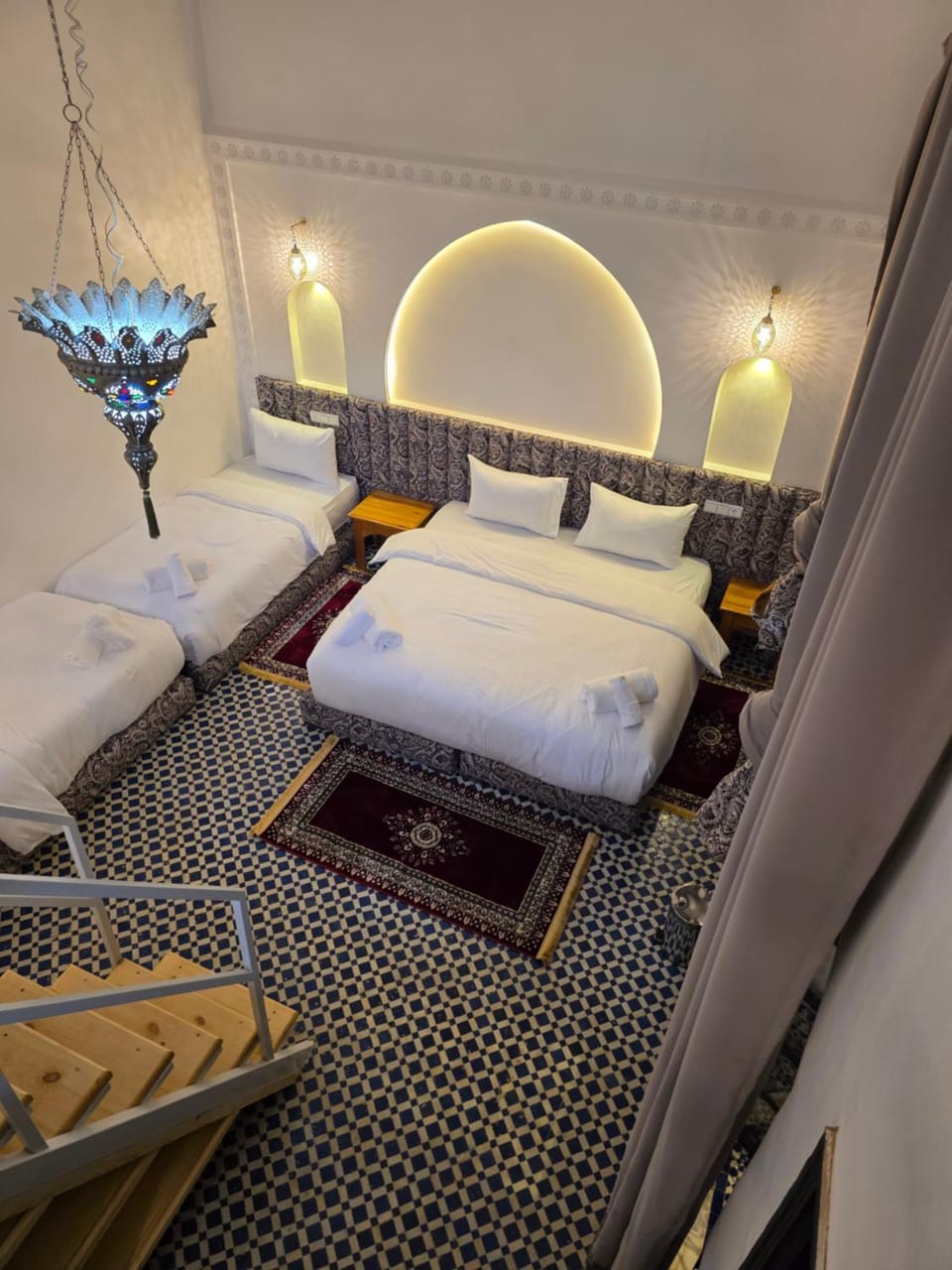 Bed, Seating area, towels