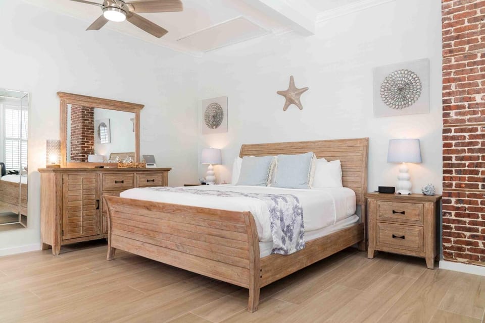 Bed, Photo of the whole room, Bedroom, fireplace