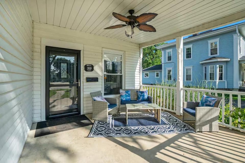 Historic Home with Hot Tub on Coveted Pearl Street! House in South Haven