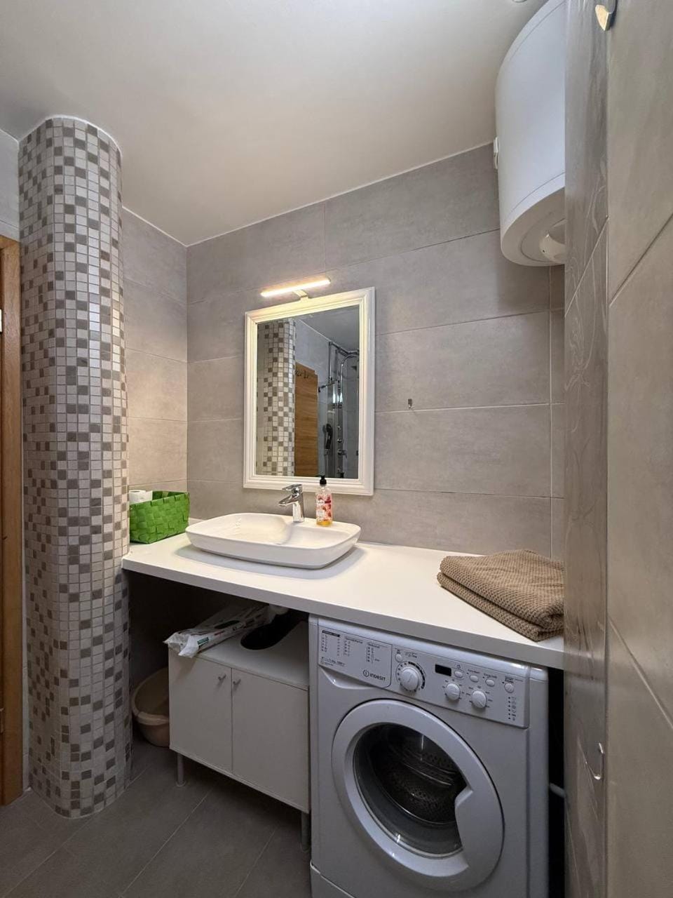Bathroom, laundry