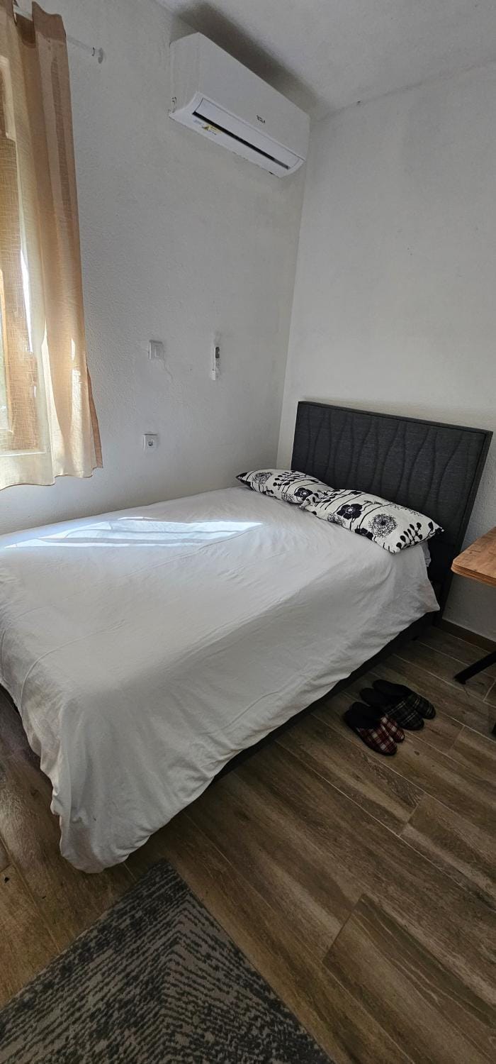Rooms & apartments Anna Bed and Breakfast in Dobrota