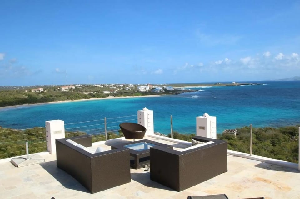 Spectacular views Apartment in Anguilla