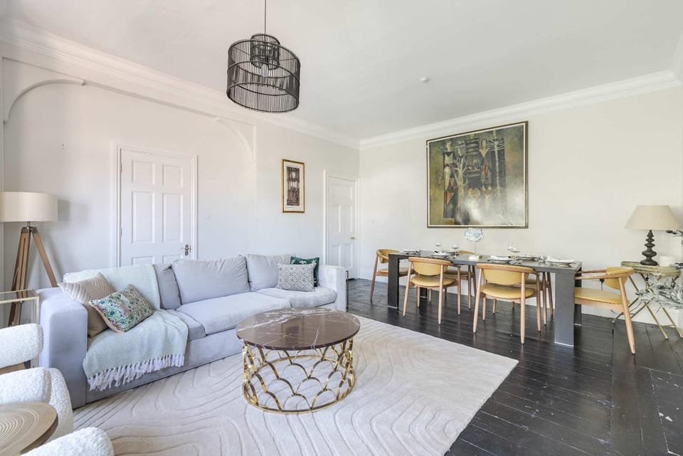 Prime Knightsbridge 4BR Close to Harrods Apartment in City of Westminster