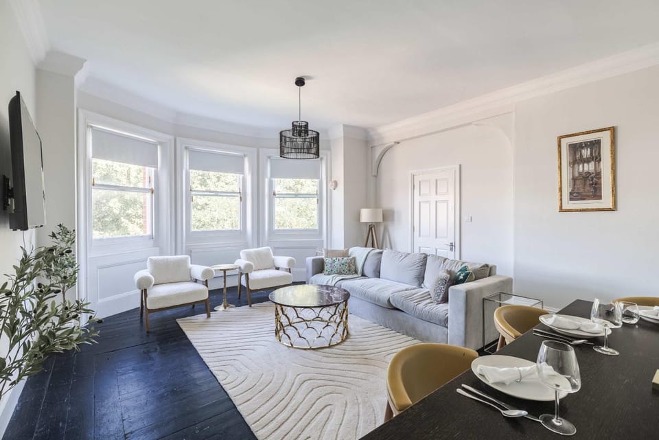 Prime Knightsbridge 4BR Close to Harrods Apartment in City of Westminster