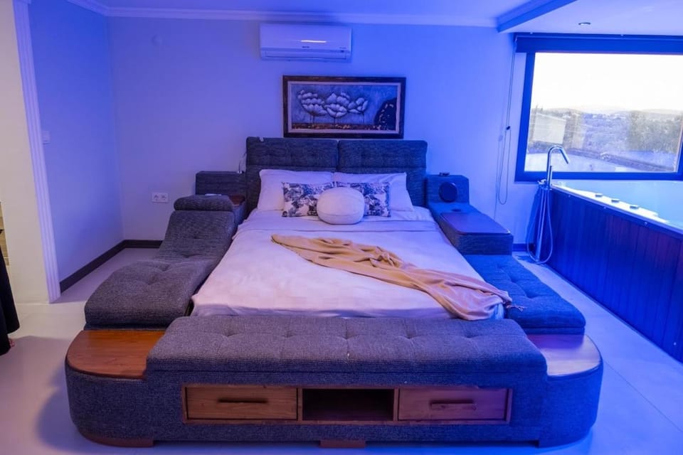 Private Villa in the Forest with Pool and Jacuzzi Villa in İzmir Province