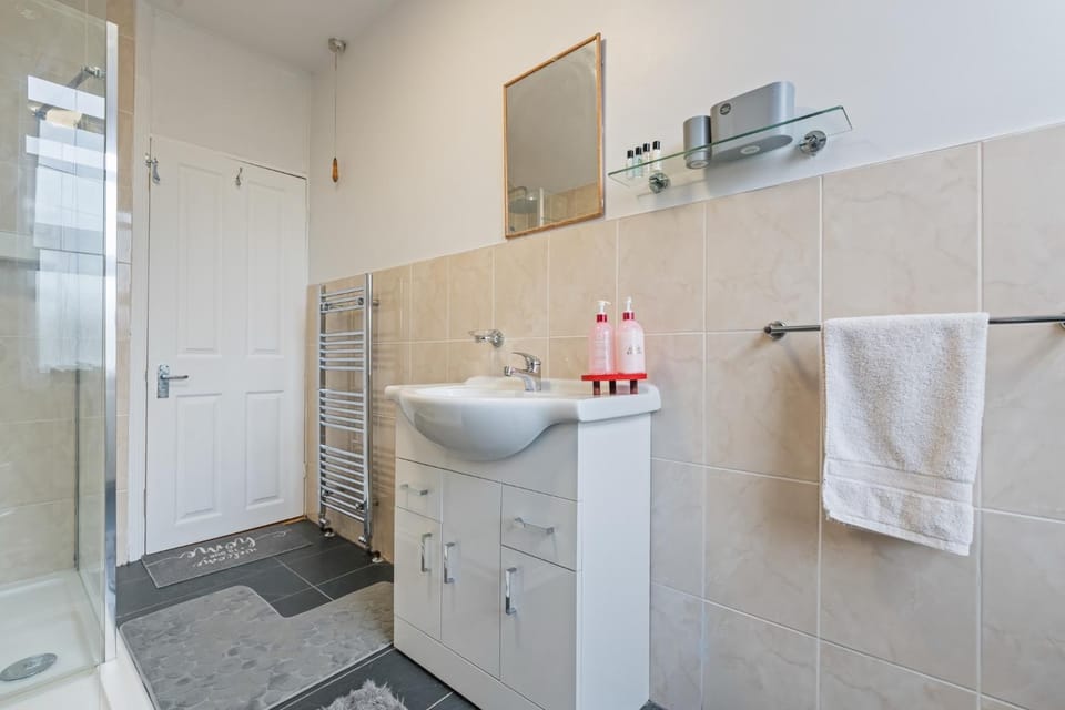 Nottingham Modern 2 Bed house- 5 sleeps House in Nottingham